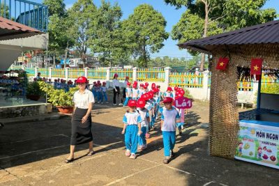 Lớp lá trường MN Hoa Hồng thăm quan trường tiểu học, năm học 2025 – 2026